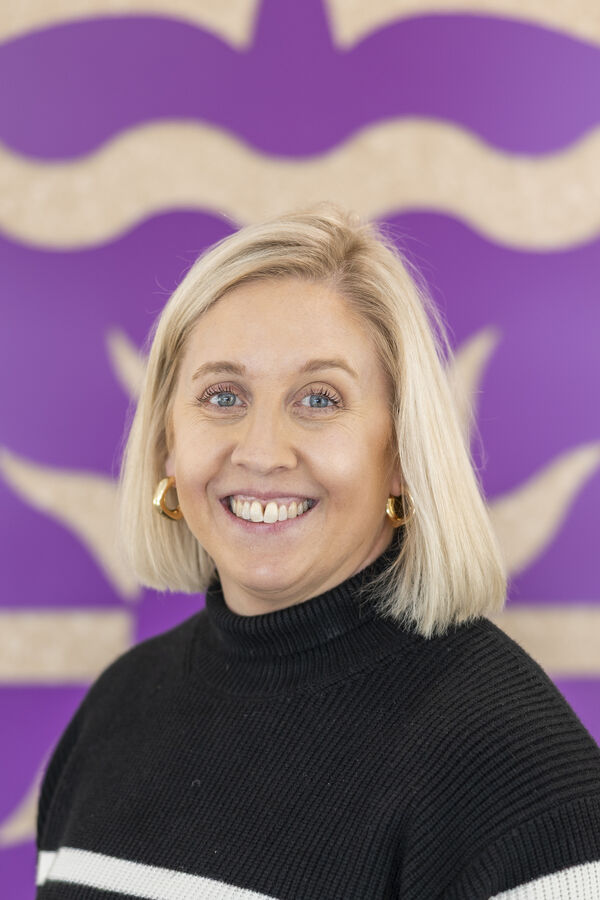 headshot Allison Erickson