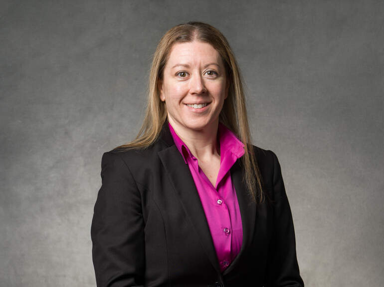 Danielle Hansen headshot.