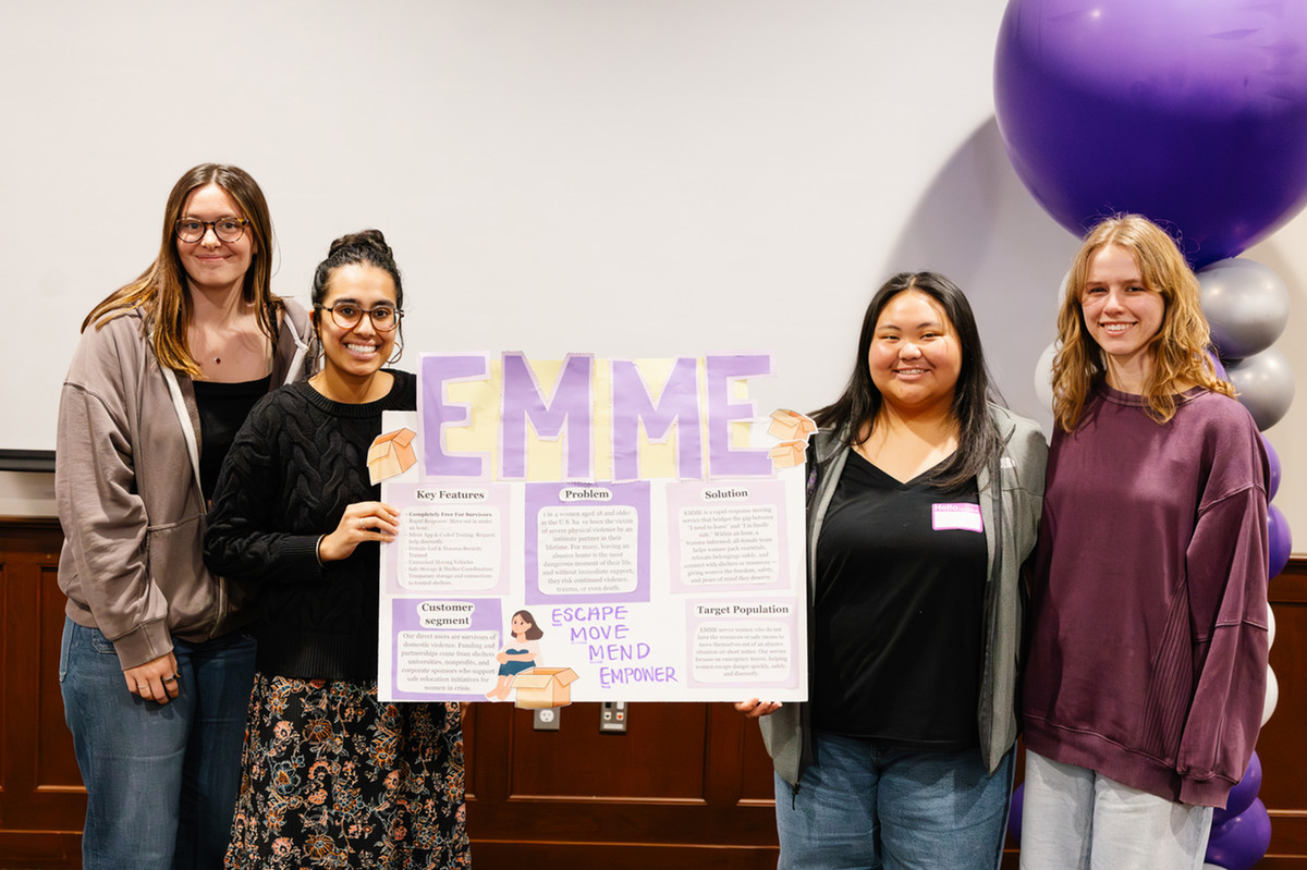 Schulze Scholars posing with idea