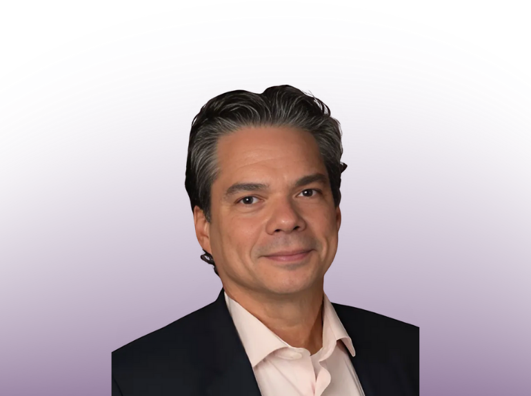 Israel Alguindigue headshot
