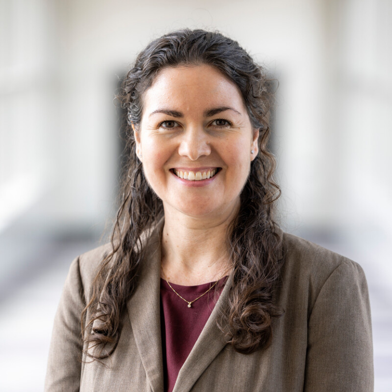 Cristina Calderon headshot