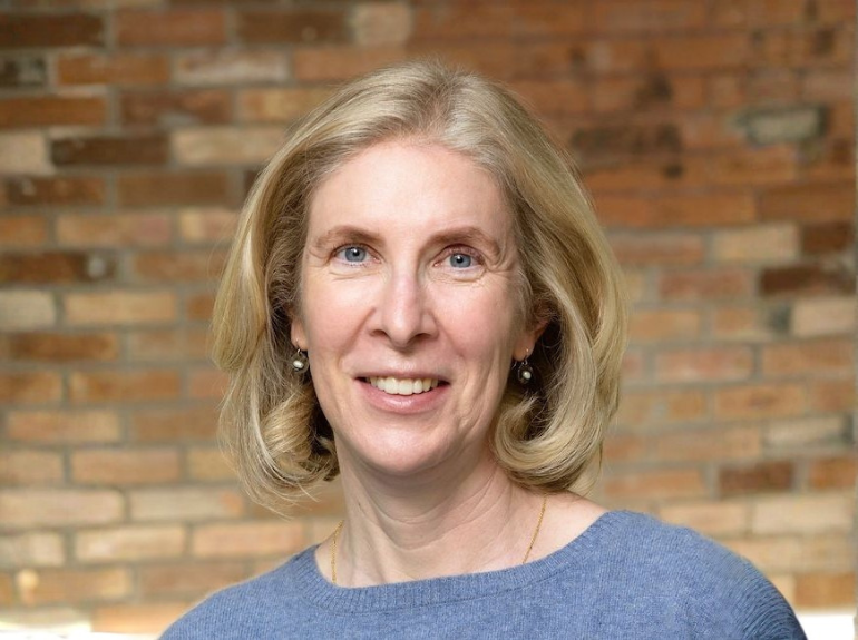 Laura Russ Headshot